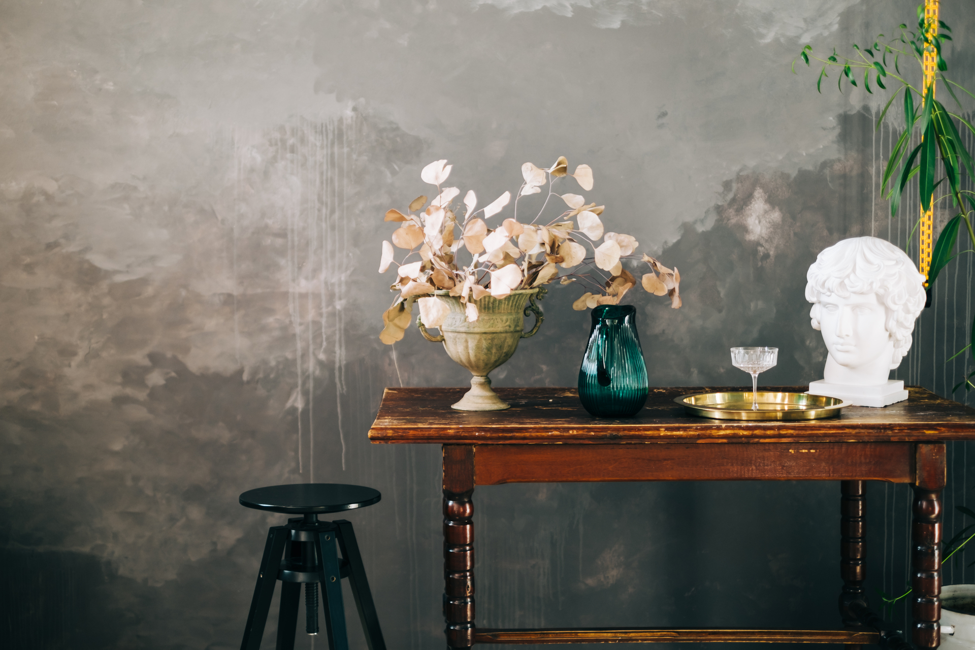 Tapet cu efect de pereți vopsiți: avantaje și dezavantaje - Lumea Tapetelor